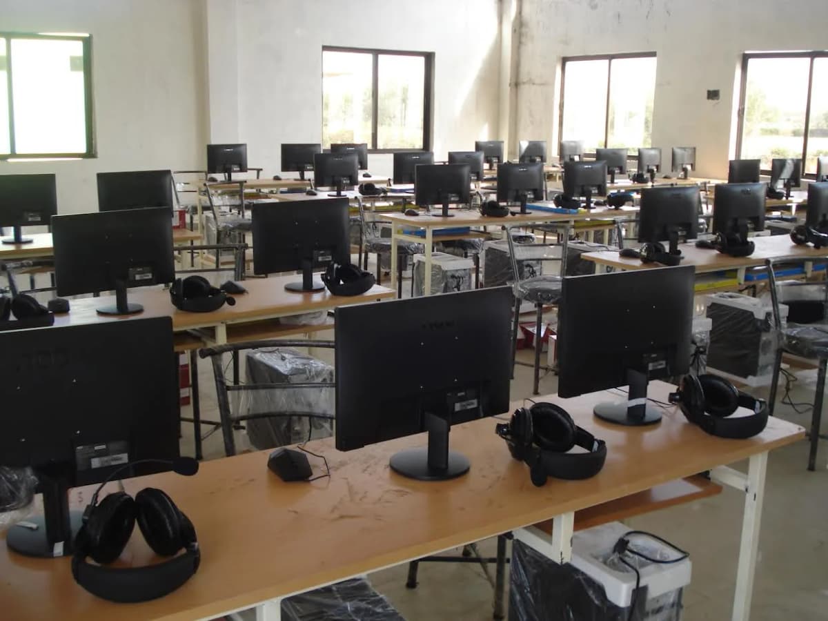  Dr. Preeti Global University Labe 